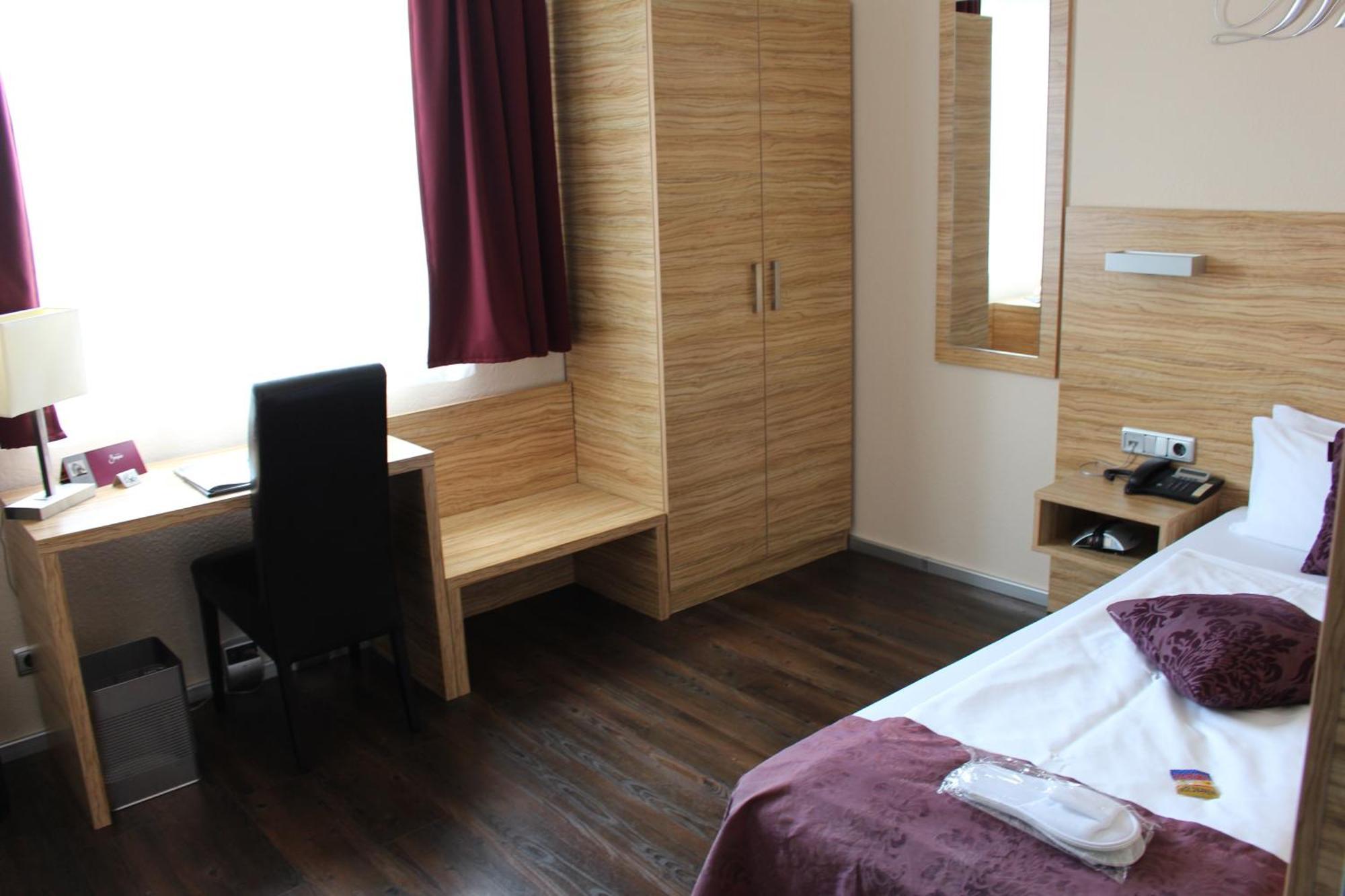 Hotel Bonjour Bad Soden am Taunus Quarto foto